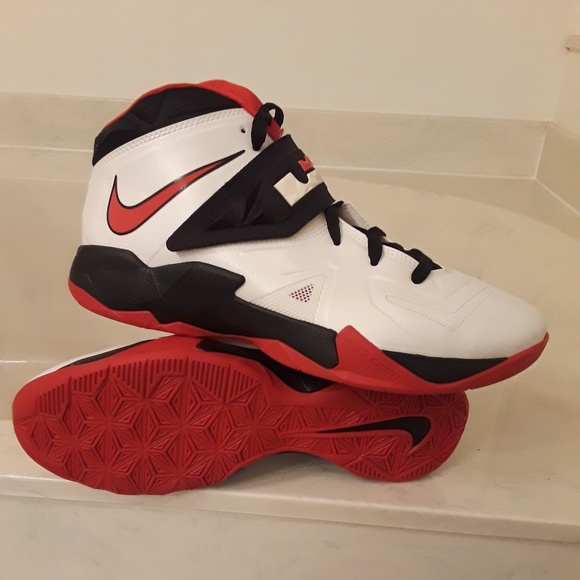 Nike mens Lebron James - Picture 2 of 4